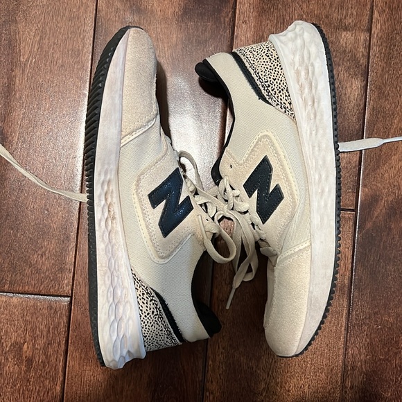 New Balance - Picture 3 of 5